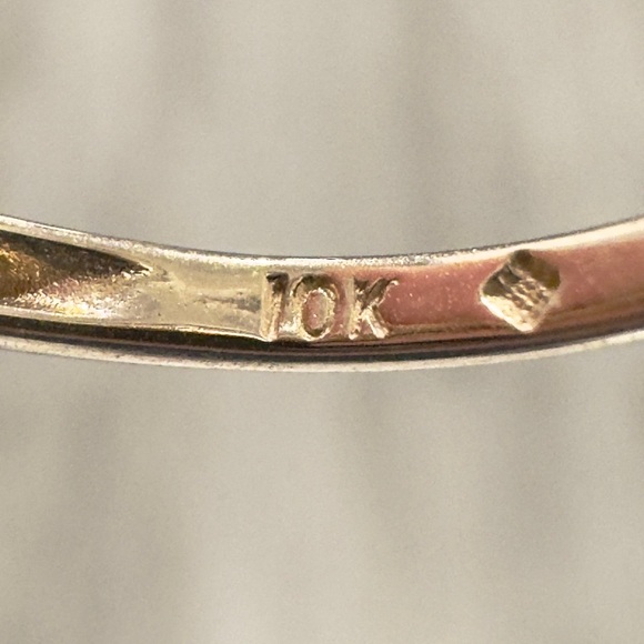 Garnet Gold Ring: Natural gemstone oval pyrope red diamond 10K solid yellow gold - Picture 15 of 15